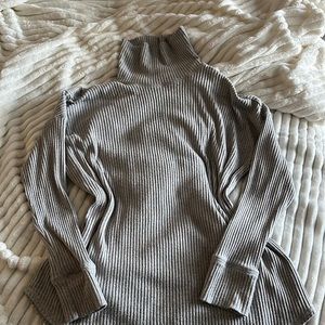 AEO grey turtleneck nov 2020